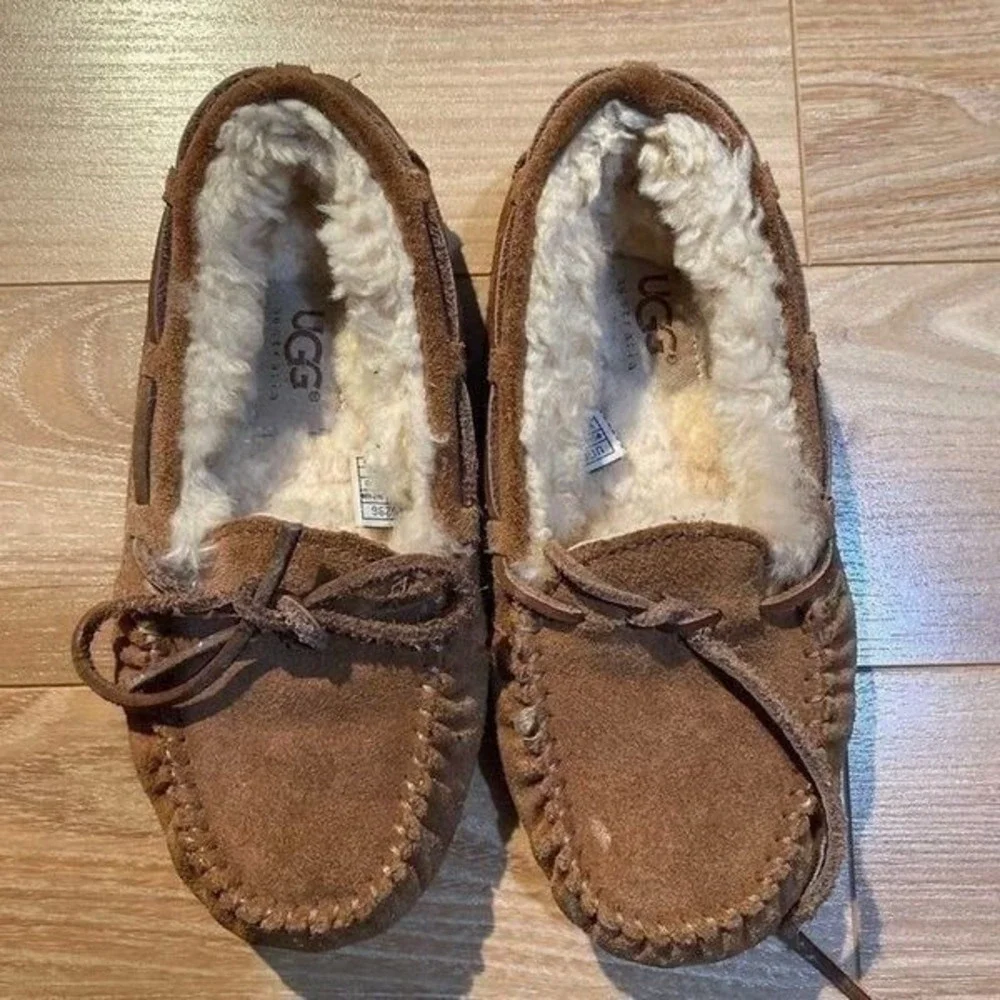 UGG Moccasins kids‎ size 13